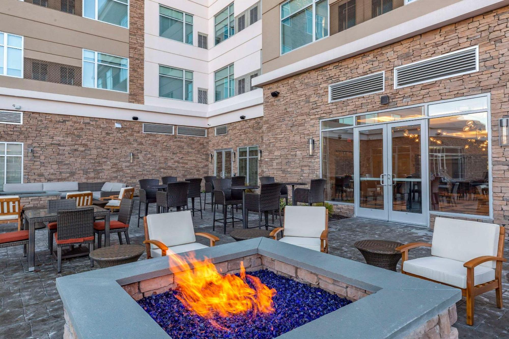 Cambria Hotel Manchester South Windsor Buitenkant foto